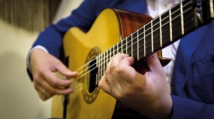 Alastair Miller in conversation with Latin and Spanish guitarist Vincenzo Martinelli