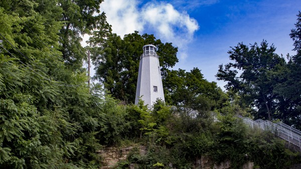 At home in Missouri with storyteller and performer Jim Waddell 