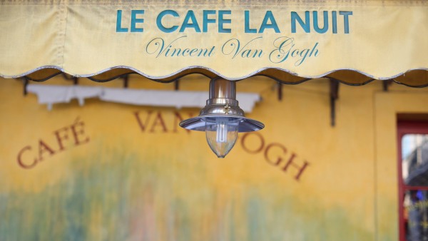 Marvel at the art of Arles and discover Gothic architecture in Avignon