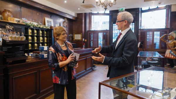 Anne Diamond interviews author Sinclair McKay