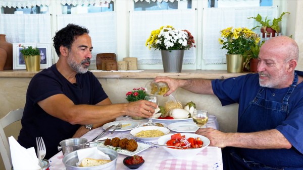 Explore Santorini’s stunning volcanic landscapes with Vangelis Zervogiannis