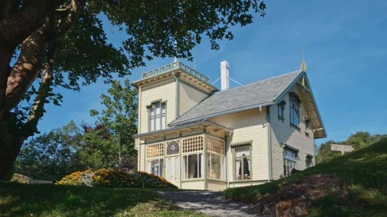 Tour Edvard Grieg’s Bergen home with Christian Grøvlen)
