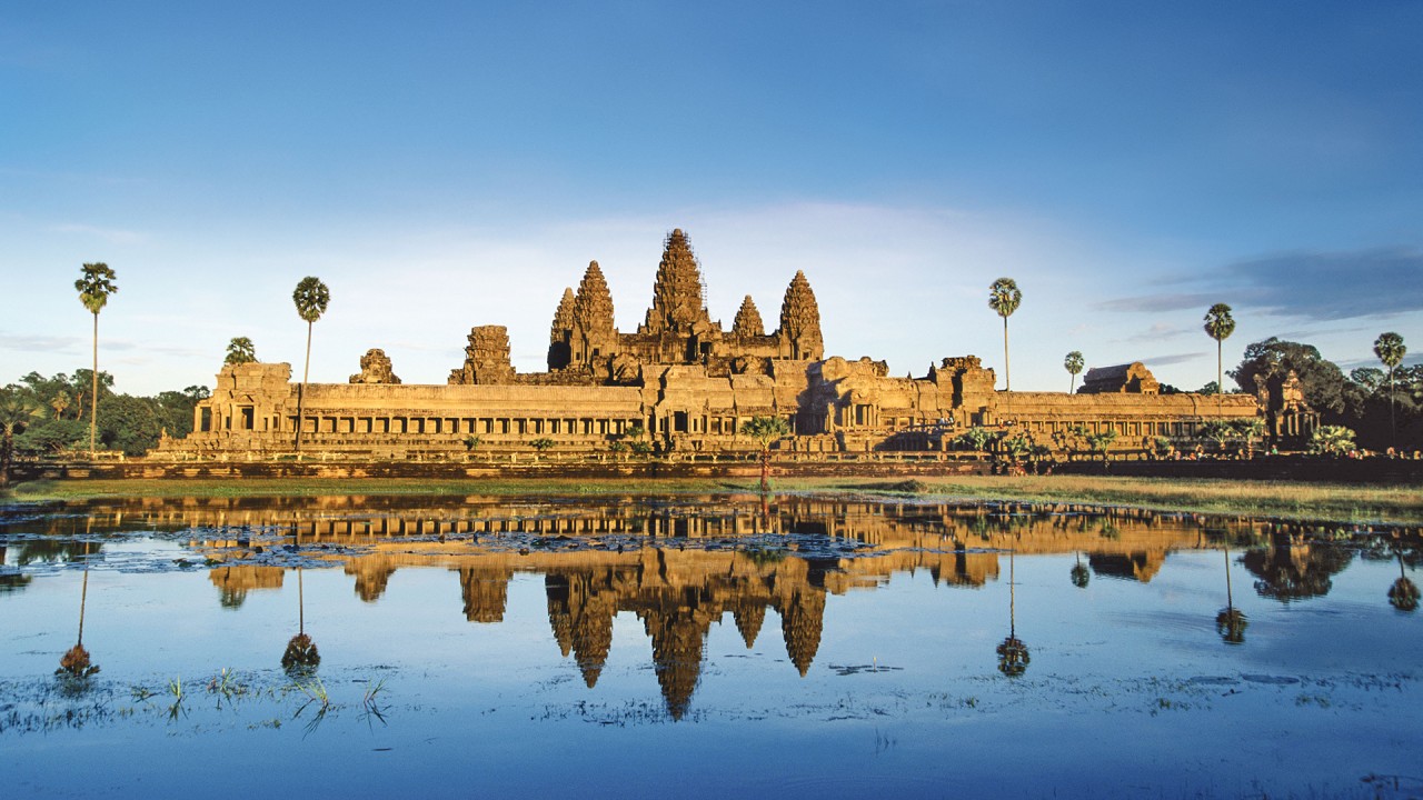 Discover the fascinating history of Angkor with Dr. John Freedman)
