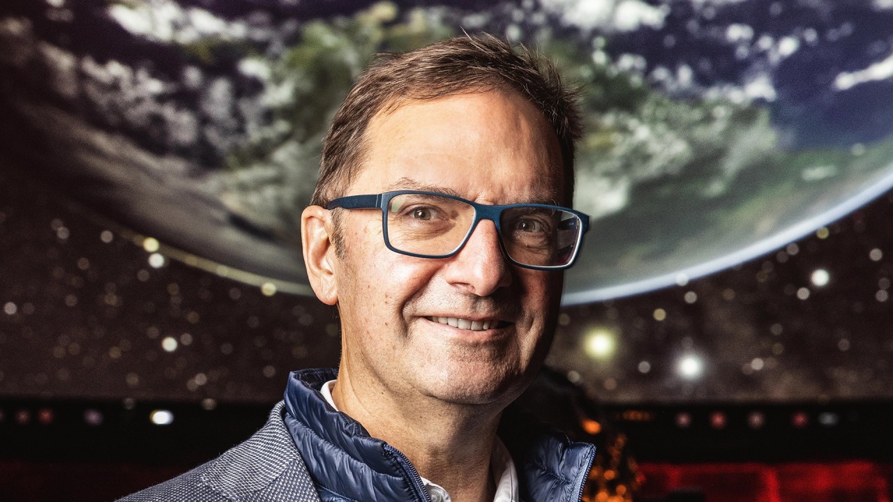 At home among the stars with astrophysicist Thomas Kraupe)