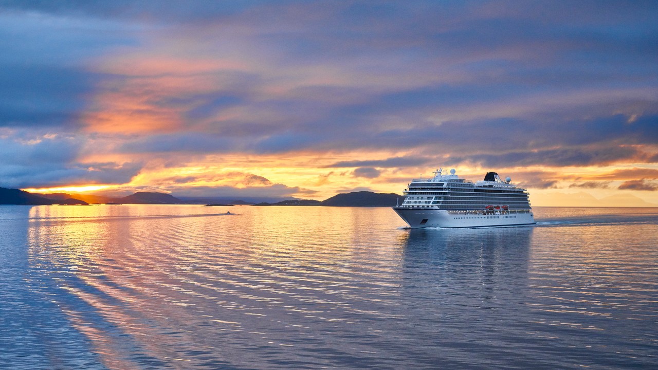 Explore our Into the Midnight Sun itinerary with Neil Barclay )