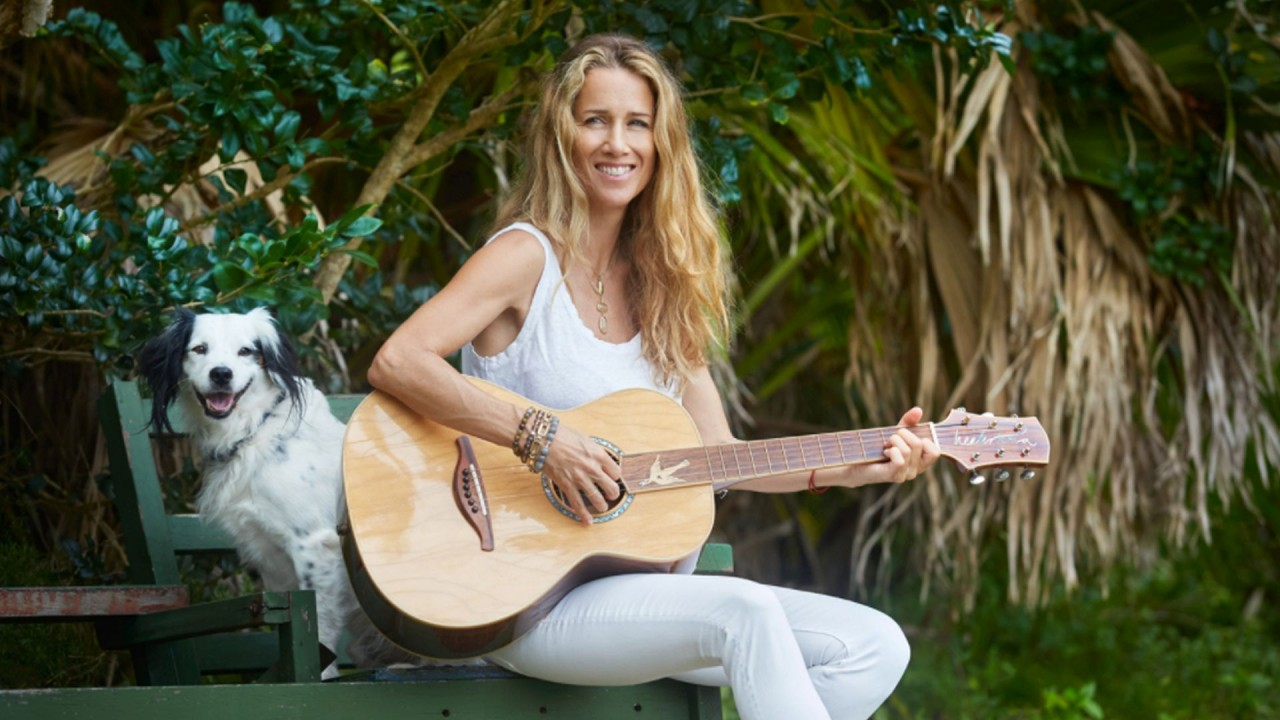 Anne Diamond interviews Bermudian Singer-Songwriter Heather Nova  )
