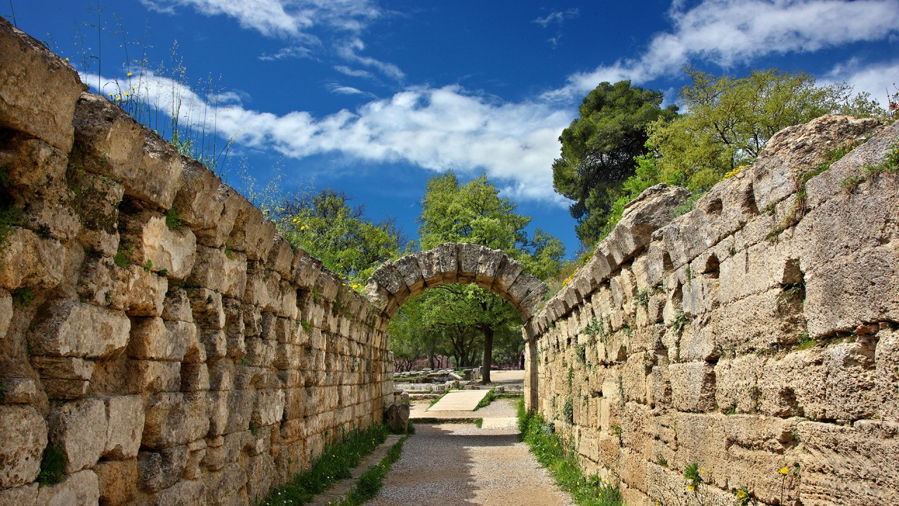 Trace the history of the Olympic Games with guest lecturer Sir David Durie)