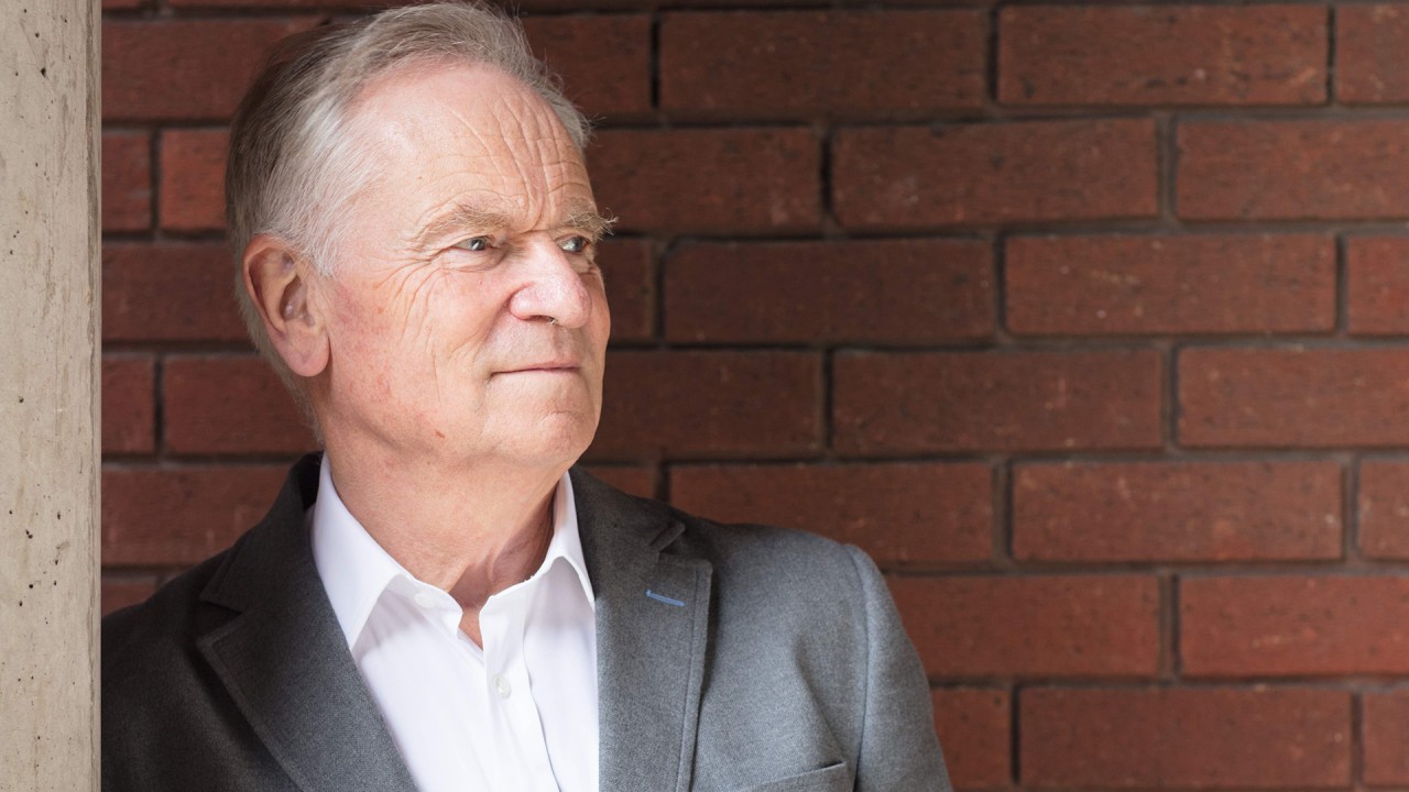 Anne Diamond interviews best-selling Author Jeffrey Archer)