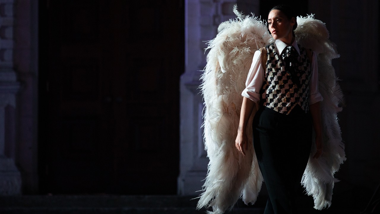 Anne Diamond learns about Opera Holland Park with Director and Chief Executive James Clutton and soprano Kezia Bienek)