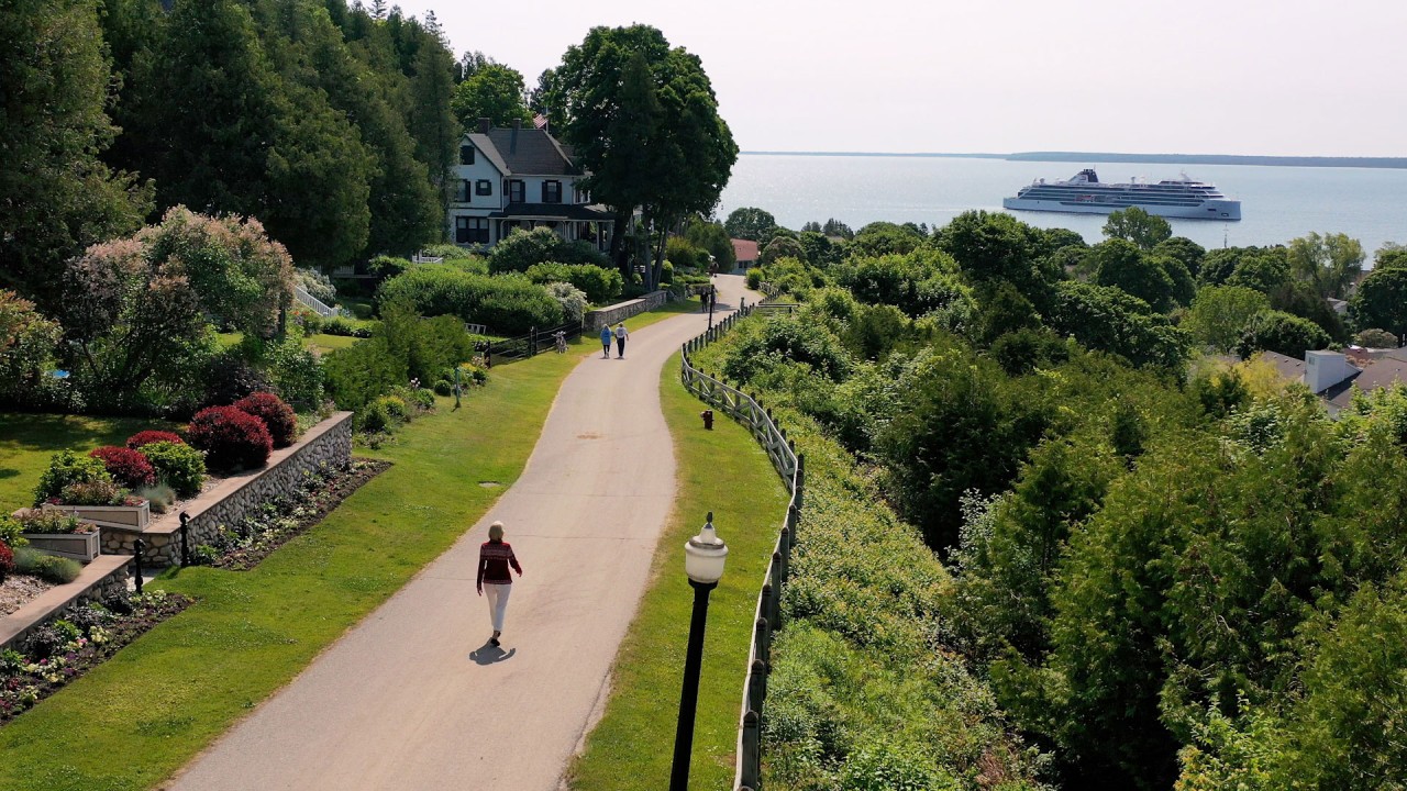 Discover the Great Lakes region with Jean Newman Glock)