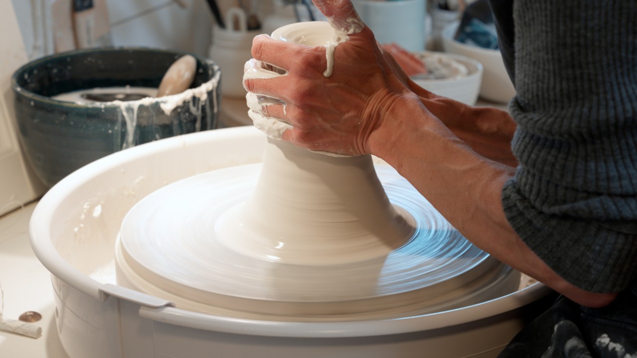 Draw inspiration from Norway’s Arctic shoreline with artist Cecilie Haaland)