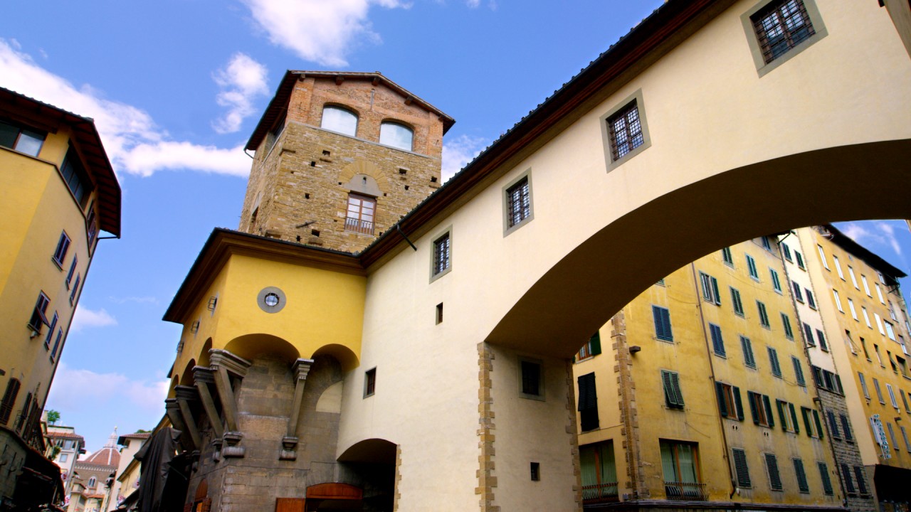 Enter the Secret World of Florence's Vasari Corridor)
