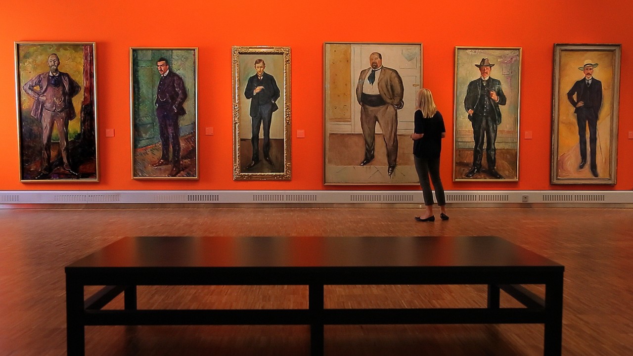 Karine Explores: Art)